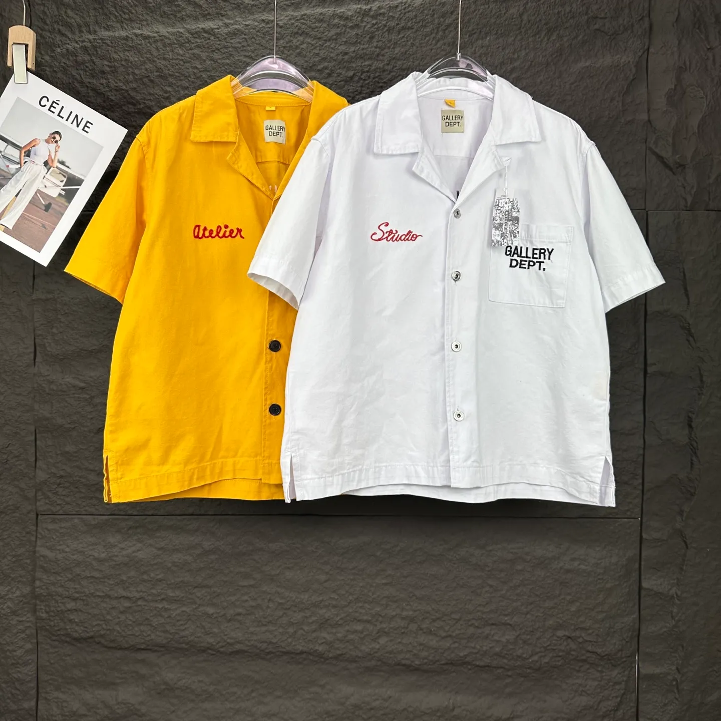 P240 GALLERY DEPT. 2025 new embroidered letter LOGO couple style loose denim short-sleeved shirt 🔥High version🔥High version🔥 Original customized denim fabric, the same high-end denim fabric as the Internet celebrity star, simple and loose version with multiple embroidered letter LOGO designs, very high-end and stylish! The fabric feels very comfortable, and it’s a denim short-sleeved shirt that’s super versatile and looks great! ! Complete with three standards, same style for men and women 👫A must-have item for everyone Color: yellow, white Size: S-XL